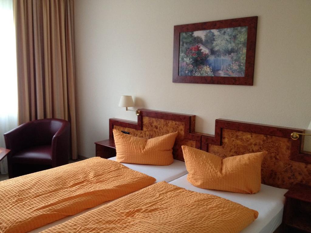 Landhotel Trampe Εξωτερικό φωτογραφία